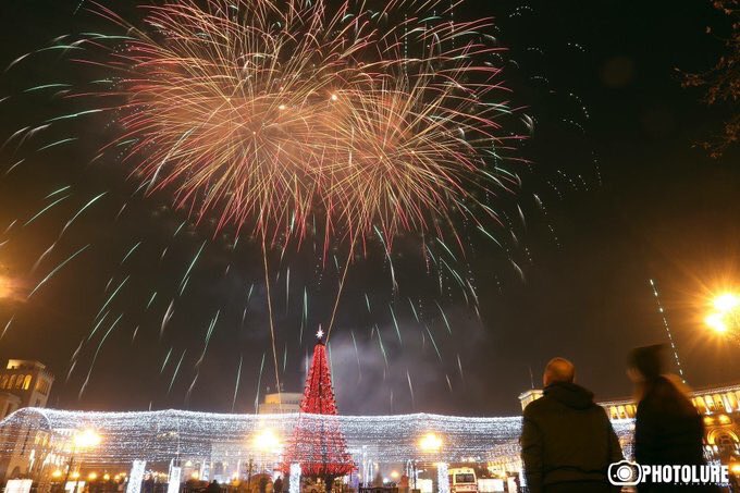ArmeniansLeb's tweet photo. New Year Evening celebrations from YEREVAN &amp; BEIRUT

We wish everyone a prosperous &amp; healthy 2018!

God Bless Armenians &amp; Lebanese people. https://t.co/kp9wQi4Vj7