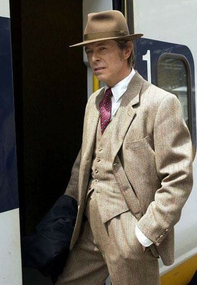 GothicInBlack's tweet photo. David Bowie every new year is a station to station when you travel forward with time Happy 2018 everyone #DavidBowie https://t.co/MsBsqjTYBo