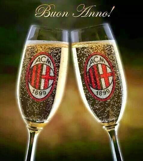 GiovanniPresta1's tweet photo. Buon anno a tutti i Rossoneri! 
Nel bene o nel male sempre insieme a te.🔴⚫

#NeverGiveUp #forzamilan #2018isComing https://t.co/GQhQZEFFzU