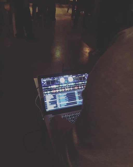 nykkynn's tweet photo. Reposting @bumpyjohnson:
Behind the DJ #bumpyjohnson #bumpysroomstudio #bumpyjohnsonbeats #mixingmaster #indiemusic #nyc #brooklyn https://t.co/HVlD3nCFwj