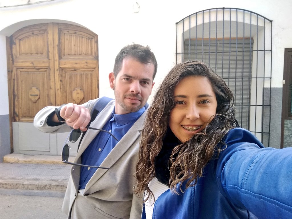 mirtercast's tweet photo. Feliz año a todos!!! Cambiamos de año, pero seguimos igual de salameros!!! 😝😝😜 @EnriqueVteMM 
#laposadadelasanimas #laposadamadrid #españa #madridnoches #bolsos #harrypotter #uvasdelasuerte #finigolosinas #ligaendesa #basketball  #looksnavidad #añonuevo #mesa #FinDeAño2017 https://t.co/7YKyr3ZTke