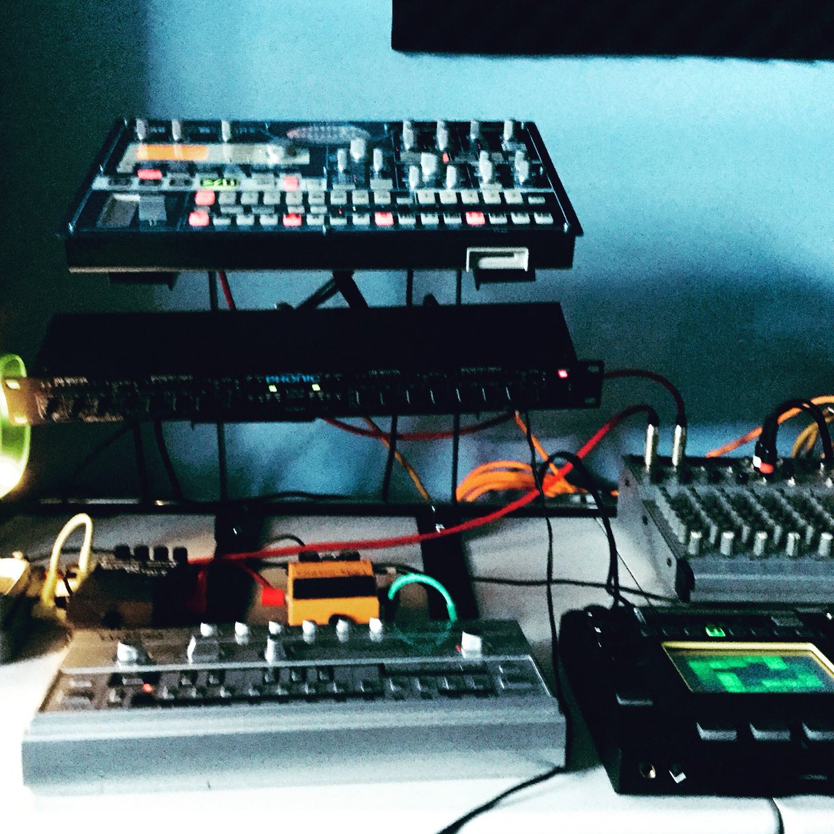 Raumstadt1's tweet photo. #new #Minimal #Live #acid #techno #setup #raumstadt @SpaceCity9 #bookme https://t.co/5jcc3TL65H