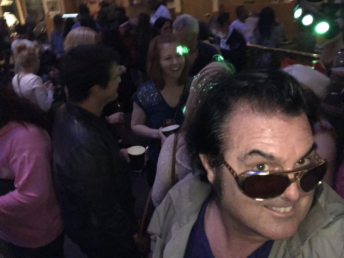 JohnnyeFontane's tweet photo. Universal Studios Midnight 🕛 Happy 😃 New Years 2018 with over 300,000 Hollywood #happy #new #year #2018 
#love #fun #funny #sexy #peace #for #all #man #kind https://t.co/ac9IVDrv6T