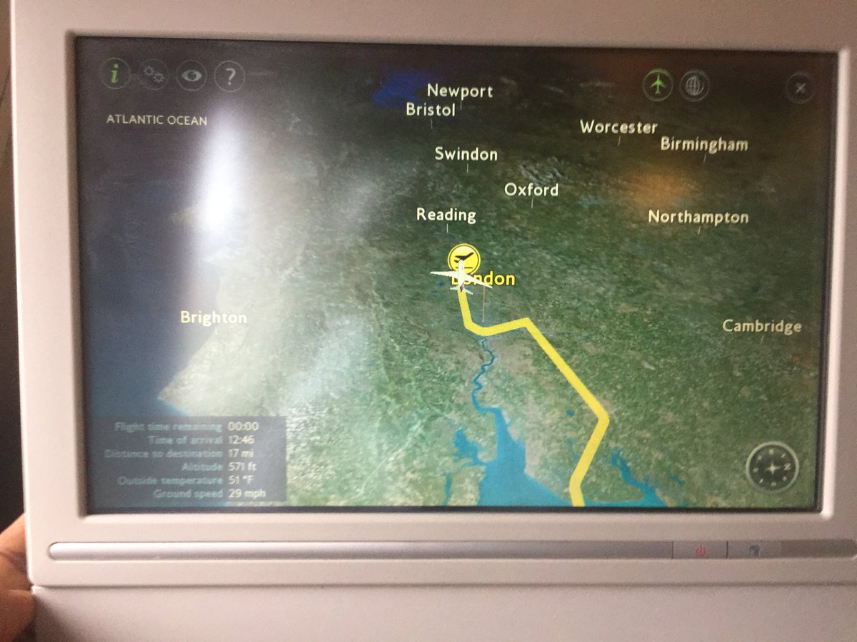 jwush's tweet photo. New Year gift today of no hold over #LAM #Lambourne and no s-turns from @LHRDirector 🙏 #BA132 G-VIIA @MarkGrigg @FOHeming #avgeek. Happy New Year https://t.co/kdjDF858AR