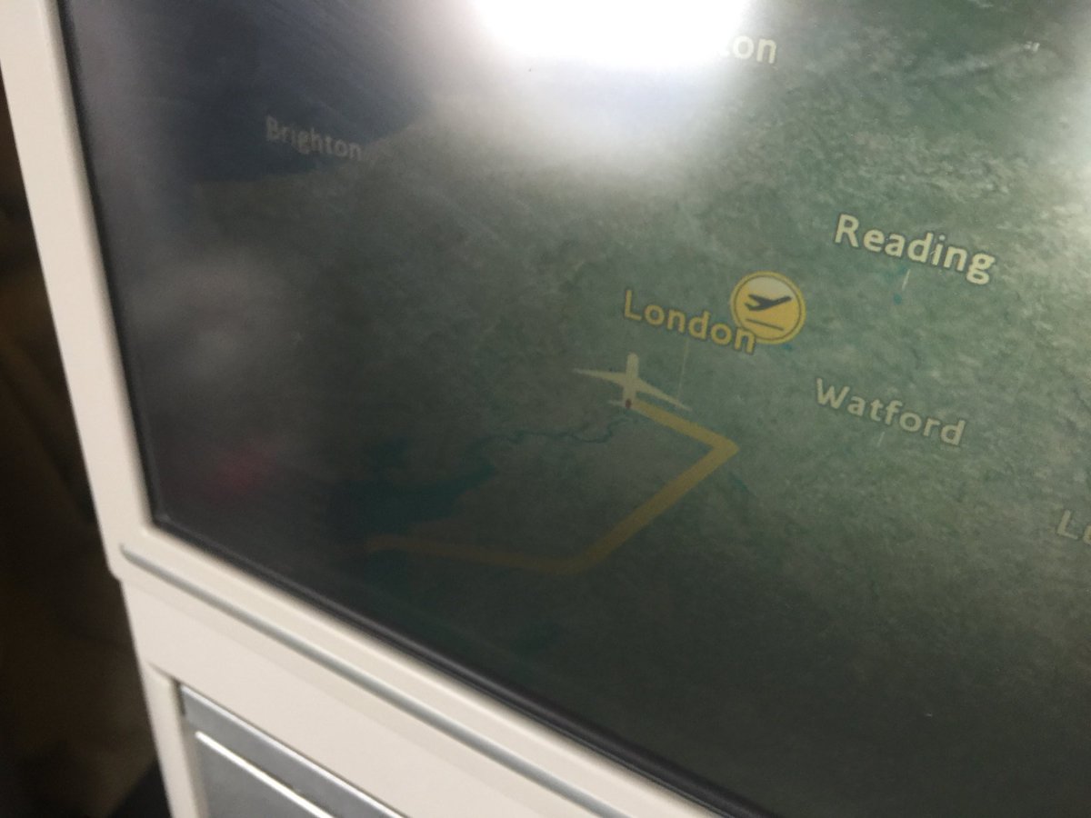 jwush's tweet photo. New Year gift today of no hold over #LAM #Lambourne and no s-turns from @LHRDirector 🙏 #BA132 G-VIIA @MarkGrigg @FOHeming #avgeek. Happy New Year https://t.co/kdjDF858AR