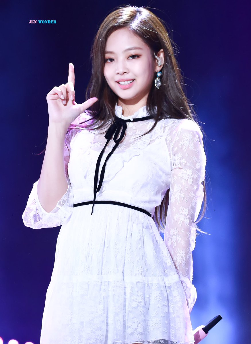 JENWONDER_COM's tweet photo. 180101  🐾

#BLACKPINK 
#블랙핑크 
#JENNIE 
#제니 https://t.co/vY4Wsq1A0s