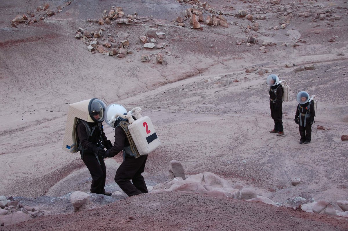 robert_zubrin's tweet photo. Crew training and station handoff at MDRS. Departing Crew 185 trains Crew 186, which now takes command.
#Mars #Space #Science #MarsSociety #MDRS https://t.co/a3CiftcwxB