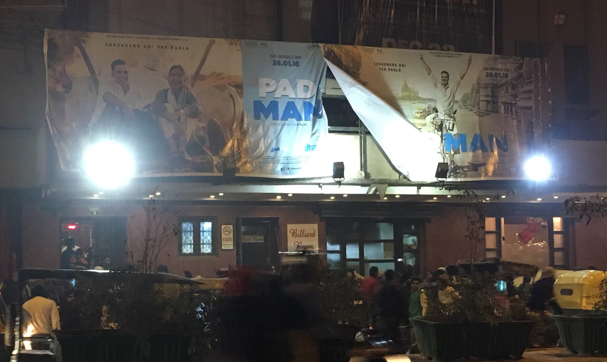 Akshay Kumar Fg On Twitter Pics Akshaykumar S Padman Poster Spotted At Delite Cinema Asaf Ali Road In Delhi Today 25 Days To Padman at delite cinema asaf ali road