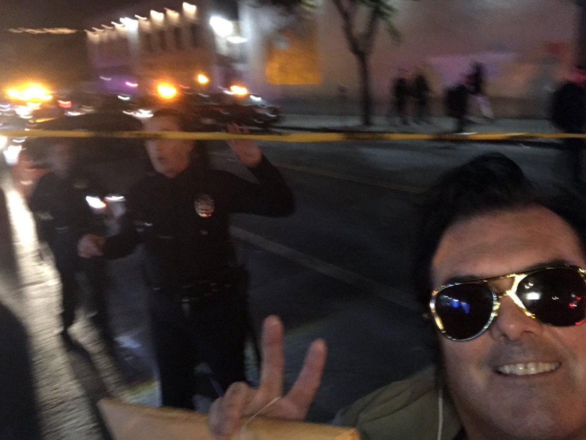 JohnnyeFontane's tweet photo. 1st Hollywood Shooting live 2:15am 1/1/18 Hollywood Blvd WALK OF FAME over 500 Police 👮‍♀️ Officers. SWAT. ATF FBI Etc #shooting #hollywood #blvd #live #police #fbi #swat #fighting #breakung #news #world #wide #cnn #car #shots #fired https://t.co/5mlP3ZNYlc