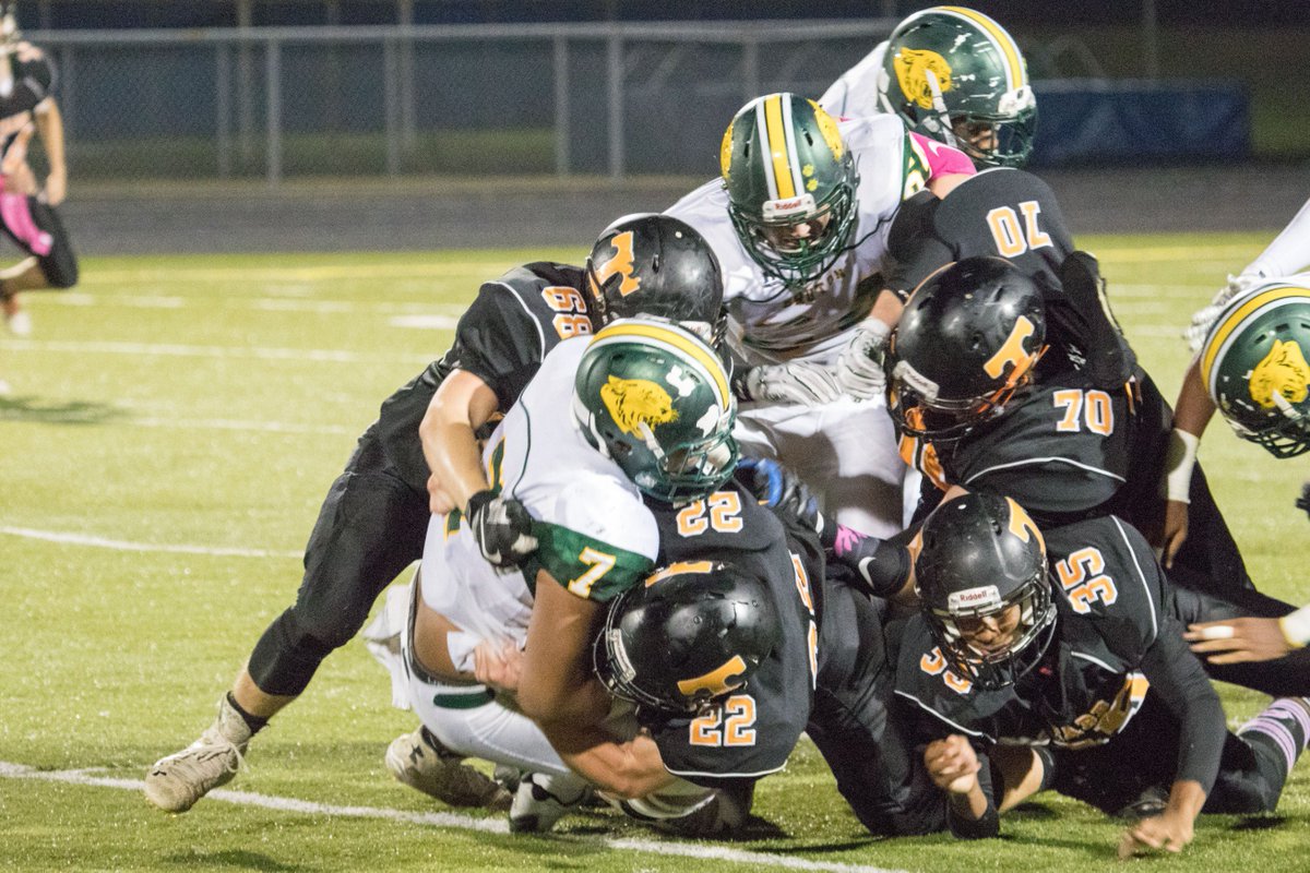 TabbFootball's tweet photo. Happy New Year!!! Looking Forward to 2018 football season!  Work starts Wednesday 3:30 in the weight room! #Commitment#Enthusiasm#Toughness#TeamWork#Integrity#TigerPride https://t.co/KB1DcW4lEz