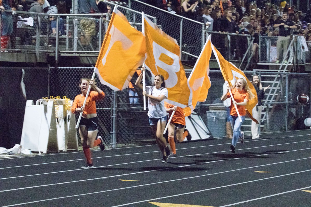 TabbFootball's tweet photo. Happy New Year!!! Looking Forward to 2018 football season!  Work starts Wednesday 3:30 in the weight room! #Commitment#Enthusiasm#Toughness#TeamWork#Integrity#TigerPride https://t.co/KB1DcW4lEz