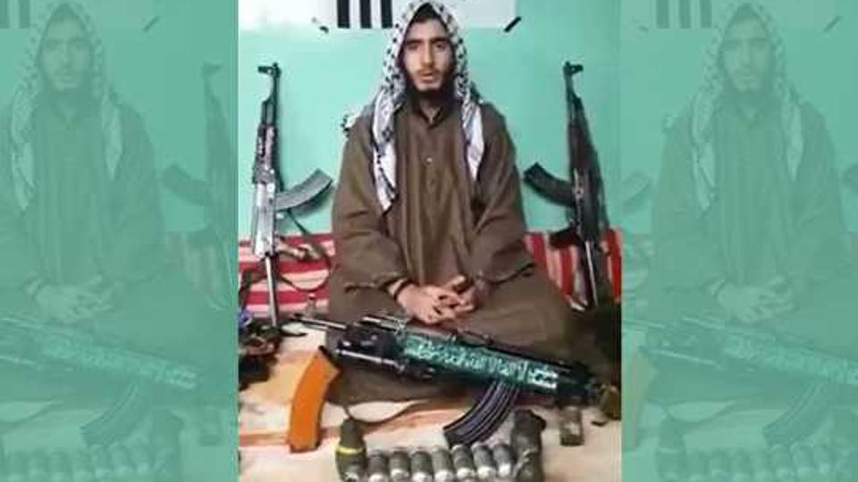 news24tvchannel's tweet photo. This Kashmiri teenager KILLED 5 CRPF jawans..Know Jaish suicide bomber #FardeenKhanday #JeM #SuicideBomber #Pulw https://t.co/axfctClYZt https://t.co/PPaWEPIPCV