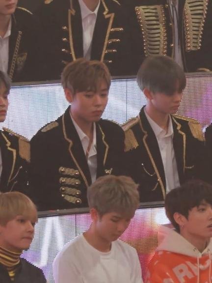 mrysyram's tweet photo. HERE'S PARK JIHOON STARING AT TAEHYUNG 😂😍 https://t.co/KEwySi8AkP