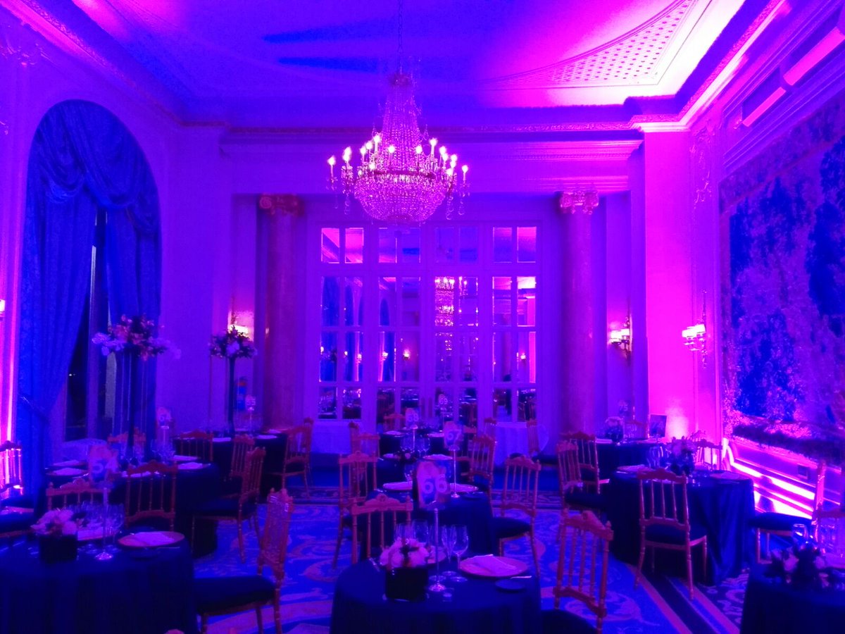 ConciergeRitz's tweet photo. ¿Se os ocurre un lugar mejor donde despedirse del año 2017 y dar la bienvenida al nuevo 2018 ? Noche mágica en el @HotelRitzMadrid #Feliz2018 #FelizAñoNuevo @lomejordemadrid https://t.co/eZEIESTxpt