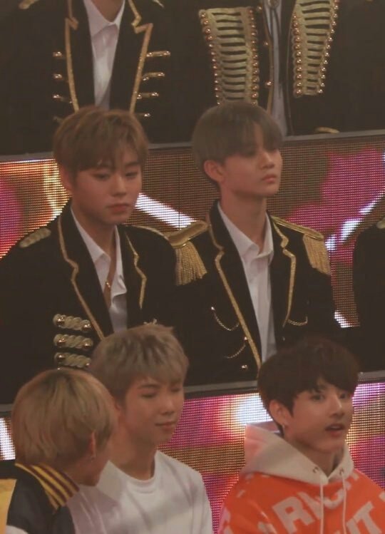 mrysyram's tweet photo. HERE'S PARK JIHOON STARING AT TAEHYUNG 😂😍 https://t.co/KEwySi8AkP