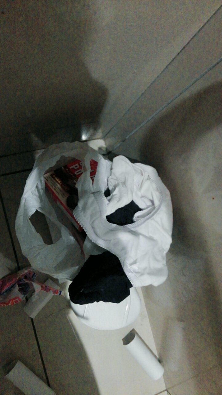 トイレ　パンティ 