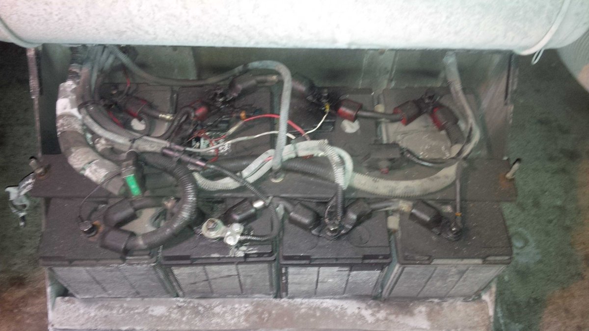 JohnRSage2's tweet photo. Time to change the batteries. No, can't do it in warmer weather, have to wait 'till it's #Canadiancold. https://t.co/jb4IICPK89