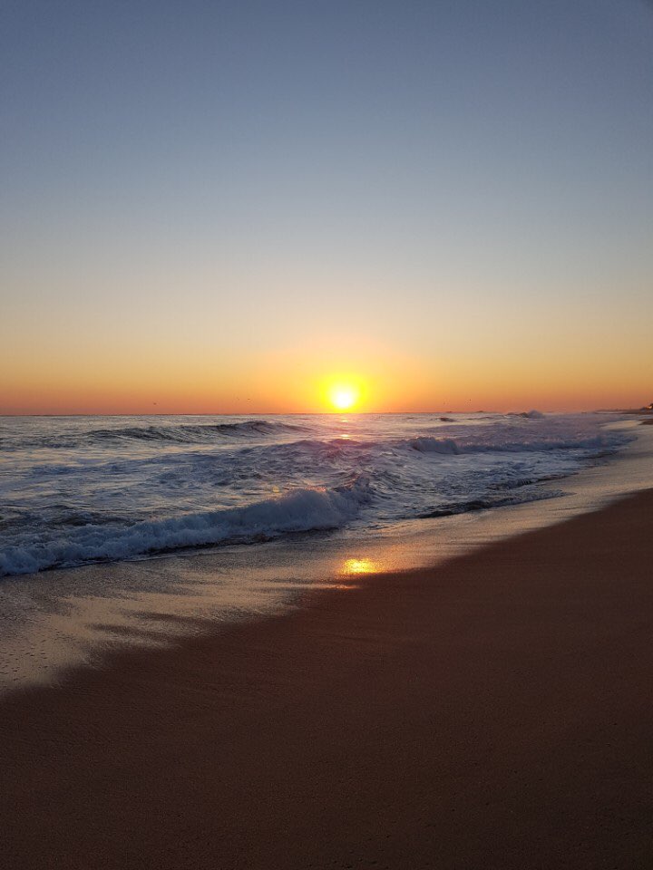 jungmoksunim's tweet photo. 2018 1월 1일
해남 땅끝, 부산 송도, 강원도 양양, 각처에서 보내 온 일출, 모든이들이 바라는 소원 다 이루어지소서. https://t.co/3Rfc5JjoCh