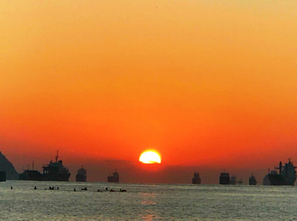 jungmoksunim's tweet photo. 2018 1월 1일
해남 땅끝, 부산 송도, 강원도 양양, 각처에서 보내 온 일출, 모든이들이 바라는 소원 다 이루어지소서. https://t.co/3Rfc5JjoCh