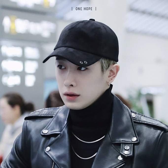 eumxmbb's tweet photo. My clothes are all black, black, black,
Everything I have is all black... https://t.co/kkcDdQCGbY https://t.co/VhagALv0nD