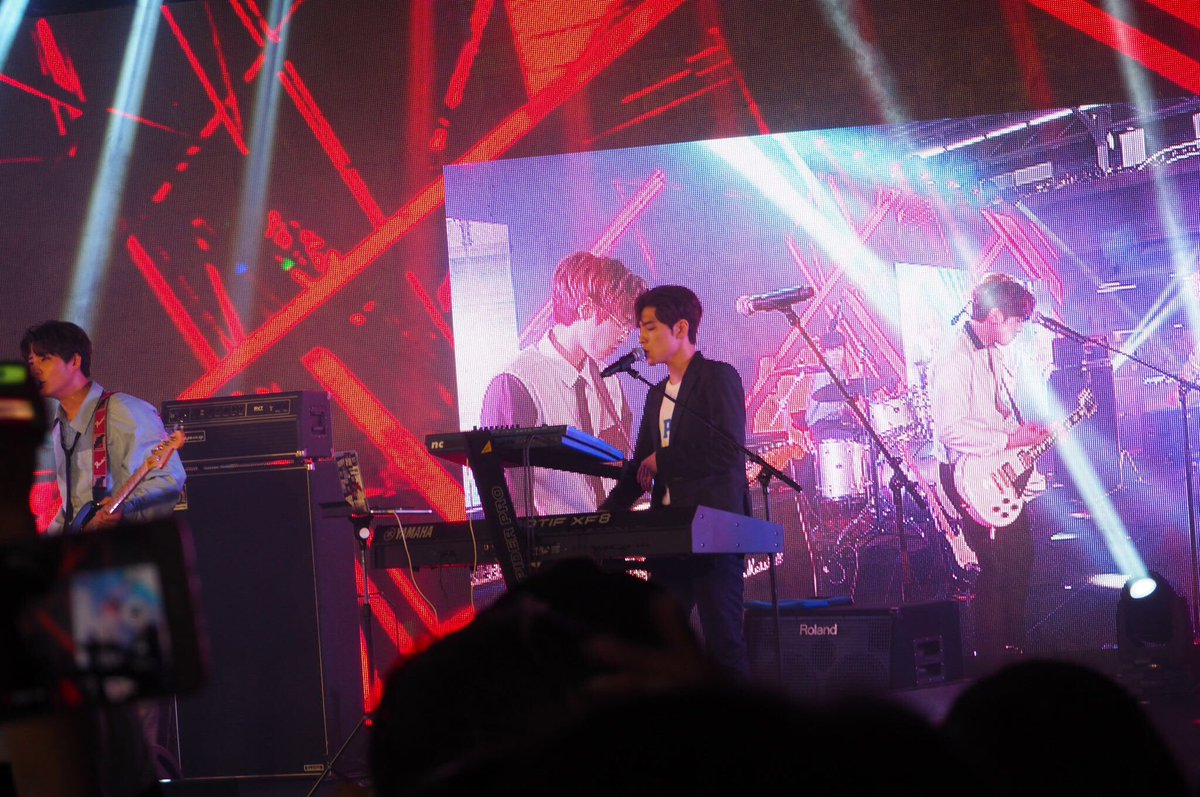 fffrench_a's tweet photo. DAY6 💗💗💗💗🔥🎶#DAY6 #DJCamine #Nichkhun #NAKJOON https://t.co/c7egQq8rRy