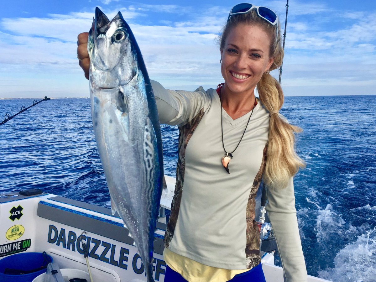 _Darcizzle_'s tweet image. 2018 Skunk is off! :) Just caught this trolling a Ballyhood Lures squid chain. What do YOU call this fish in your area? (Besides bait!)