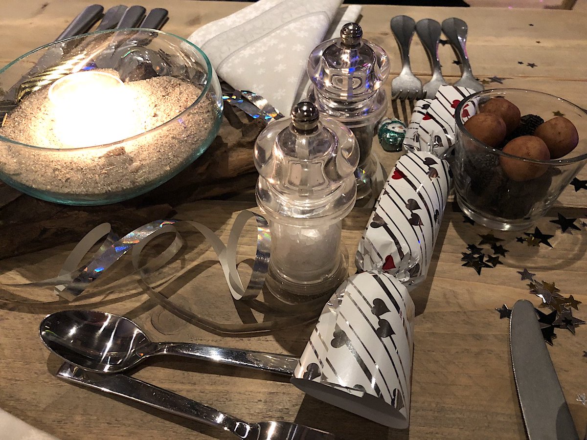 infarbe_blog's tweet photo. Neuer Blogpost auf #infarbe: Unser erstes Silvester an der Ostsee. Mit tollem 5 Gänge Menü im Restaurant #gestrandet und genialem Feuerwerk am Strand. https://t.co/xrjDcAHQ2N https://t.co/HY0npx4XTT