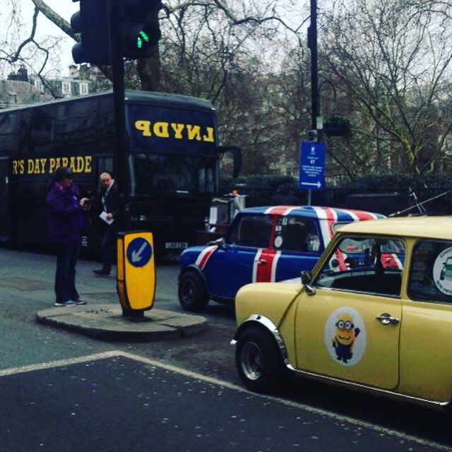 Commbus's tweet photo. 4 buses in London today for the New Year’s Day Parade. Great branding Space & mobile flexible working space #eventcontrol #lnydp2017 #London #liveanddirect #mobileoffice #outdoorevents #Eventprofs #eventcontolbus #officebus https://t.co/OYcTF3FfT7