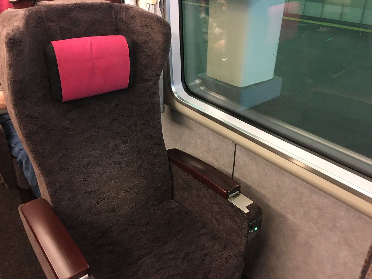 いばっち 今日の元日乗り放題きっぷで4車両グリーン車に乗りましたが 新幹線よりもサンダーバードのグリーン車 上から2番目 が1番乗り心地が良かったです 枕が結構柔らかい 北陸新幹線は若干硬め いばっち 今日の元日乗り放題きっぷで4車両グリーン車に乗りましたが 新幹線よりもサンダーバードのグリーン車 上から2番目 が1番乗り心地が良かったです 枕が結構柔らかい 北陸新幹線は若干硬め