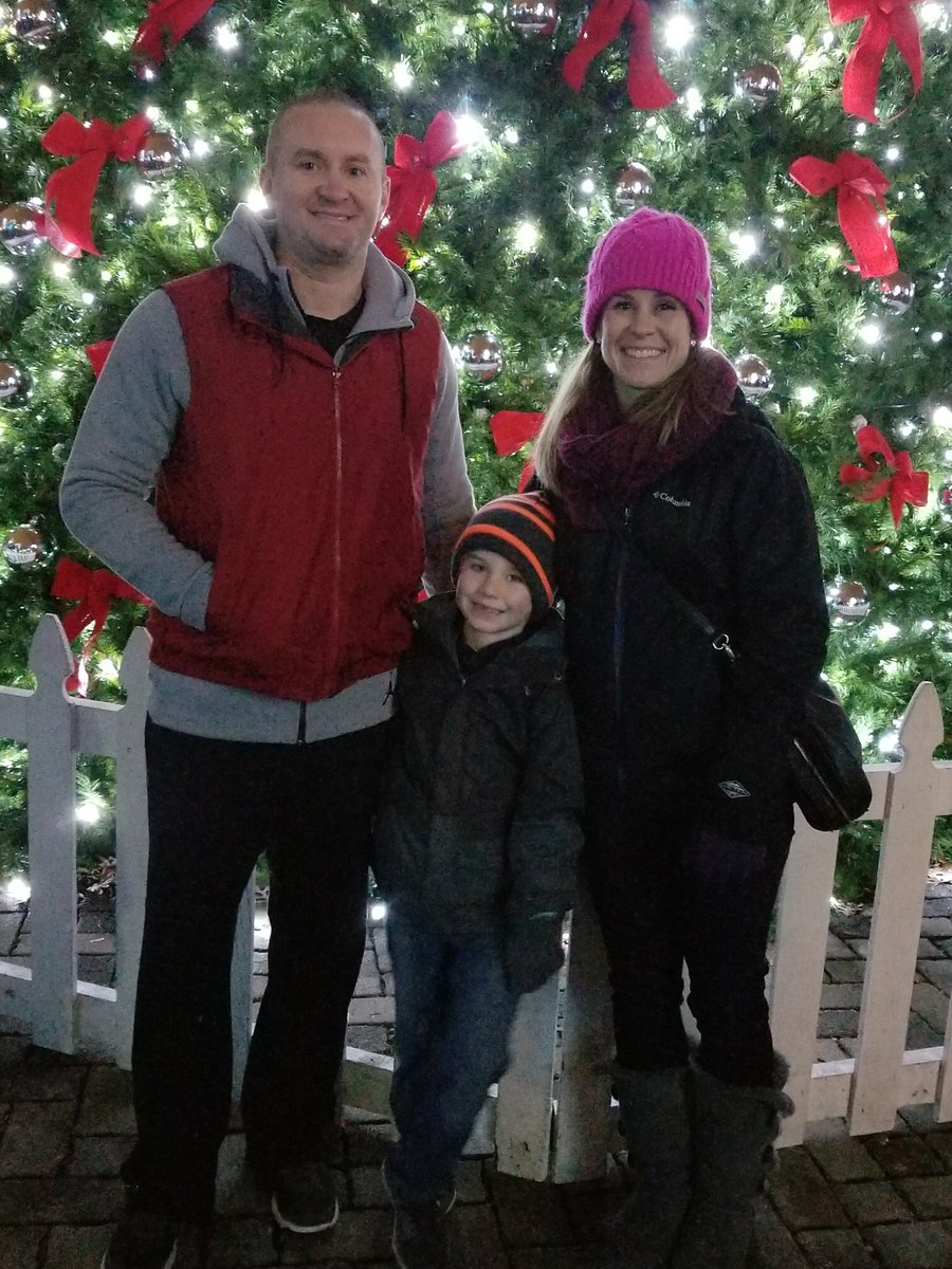 CoachKevinMoore's tweet photo. Had a really great professional and personal year in ‘17...but extremely excited for what ‘18 is going to bring with my wonderful fiancé, family, friends, and EC basketball Family! Happy New Year to you and yours! https://t.co/03uKdCAHc9