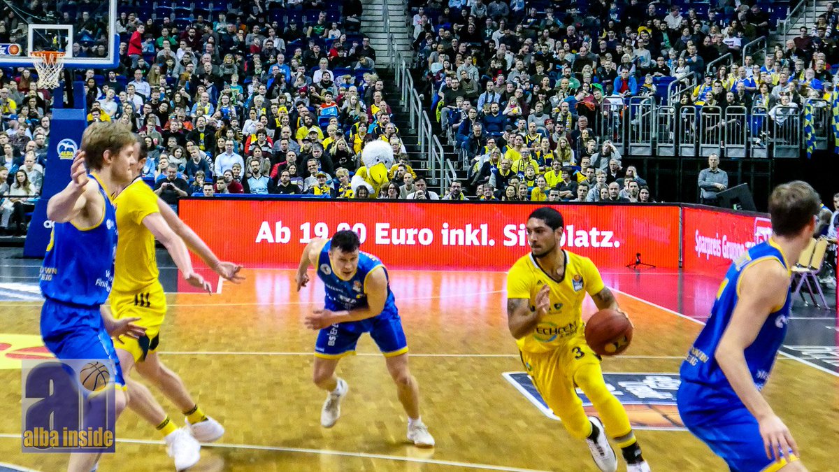 AlbaInside11's tweet photo. @albaberlin finished 2017 with a home W vs @BBLoewenBS (88-81), we've got the pics and the #Uffta video for you: https://t.co/2kMDyWqfwE https://t.co/IK9vx2kllP