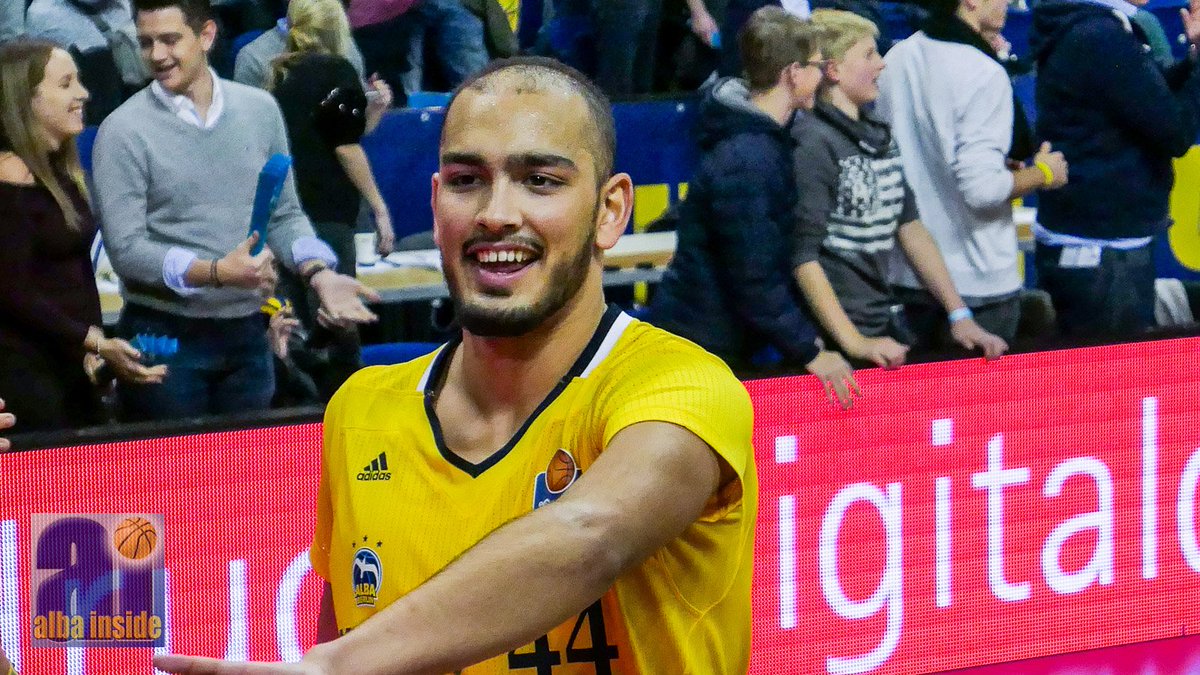 AlbaInside11's tweet photo. @albaberlin finished 2017 with a home W vs @BBLoewenBS (88-81), we've got the pics and the #Uffta video for you: https://t.co/2kMDyWqfwE https://t.co/IK9vx2kllP