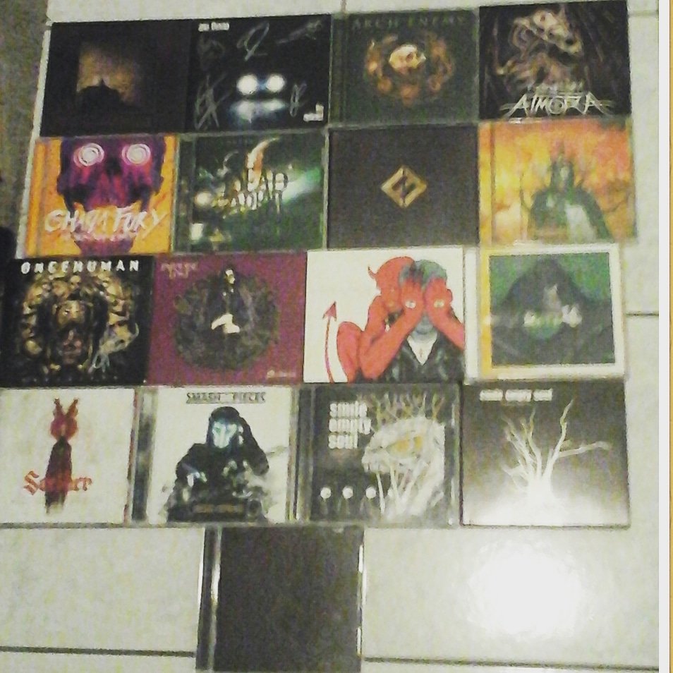 musichead_mark's tweet photo. Didn't buy as many albums as I usually do in 2017. Here's what I did. #Akercocke #Anathema #ArchEnemy #Atmora #TheCharmTheFury #DeadByApril #FooFighters #Mastodon #OnceHuman #ParadiseLost #Qotsa #Seether #Triviu https://t.co/kDlgYjmpKp