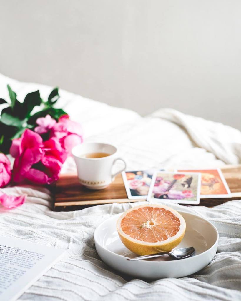 Starting the Day One of 2018 the right way... laying in bed! ☕️ what are your plans for the day? •
•
•
•
•
#loveamyskin #californiabrand #luxuryskincare #natural #refresh #essentials #fresh #skincare #newyears #relaxing ift.tt/2zYW5cP