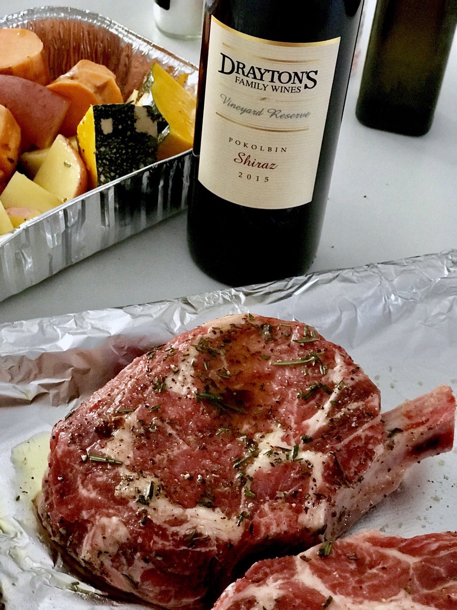MasterpieceWine's tweet photo. 😇A juicy ribeye steak and fresh local veggies are complimented with this beautiful Vineyard Reserve Shiraz from Drayton’s Family Wines 🍷 🍷 @draytonswines. Have a nice day everyone💛！
...
#happynewyear #2018 #draytonswines #pokolbin #huntervalley #australia #新年快乐 #饮胜🎉 https://t.co/fDh9mwzjcj