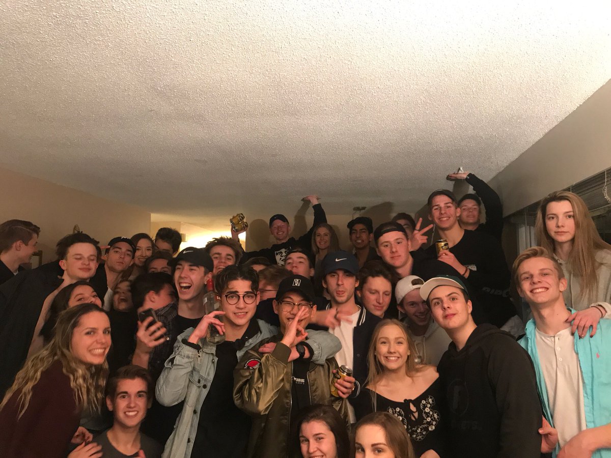 sarah_mcneil19's tweet photo. more than ready to experience this year with so many amazing people https://t.co/EDiLBmFDdU