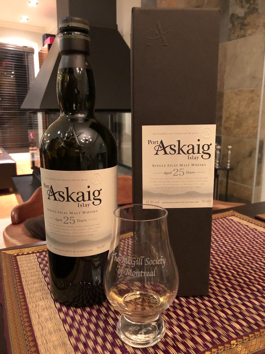 TheWhiskyOnion's tweet photo. @TCotie @scotchman1976 Happy New Year Tyrone and Mark! Our #2017LastDram & #2018FirstDram Port Askaig 25 and Three Ships 15! https://t.co/2z2vcRIXyP