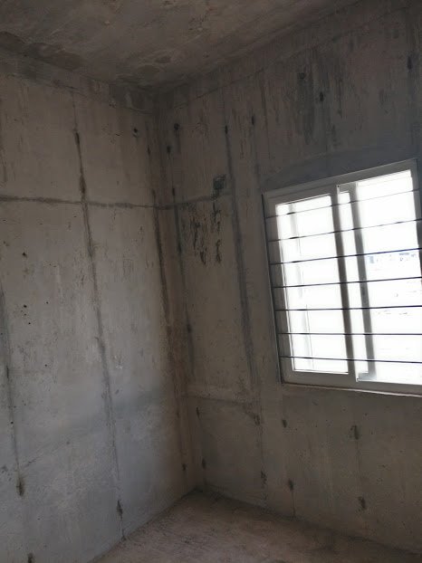 Aluminium sliding windows are provided with extreme durability. The walls are so soft that they do not require a layer of plastering. Needless to say that they are extremely strong too. Corridors are wide as well.