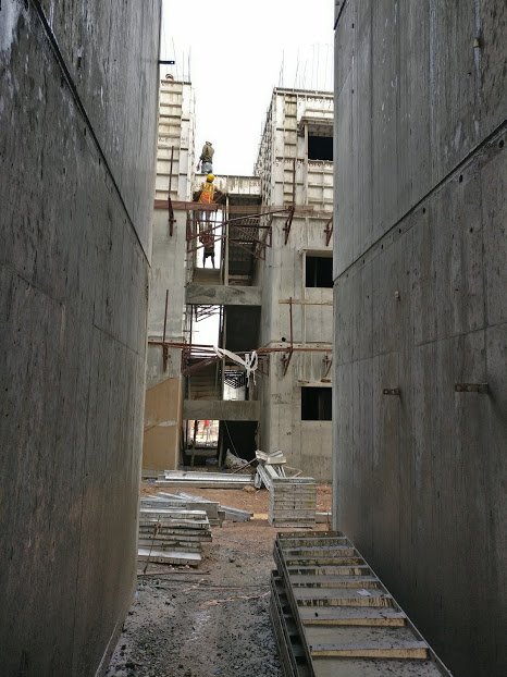 Aluminium sliding windows are provided with extreme durability. The walls are so soft that they do not require a layer of plastering. Needless to say that they are extremely strong too. Corridors are wide as well.