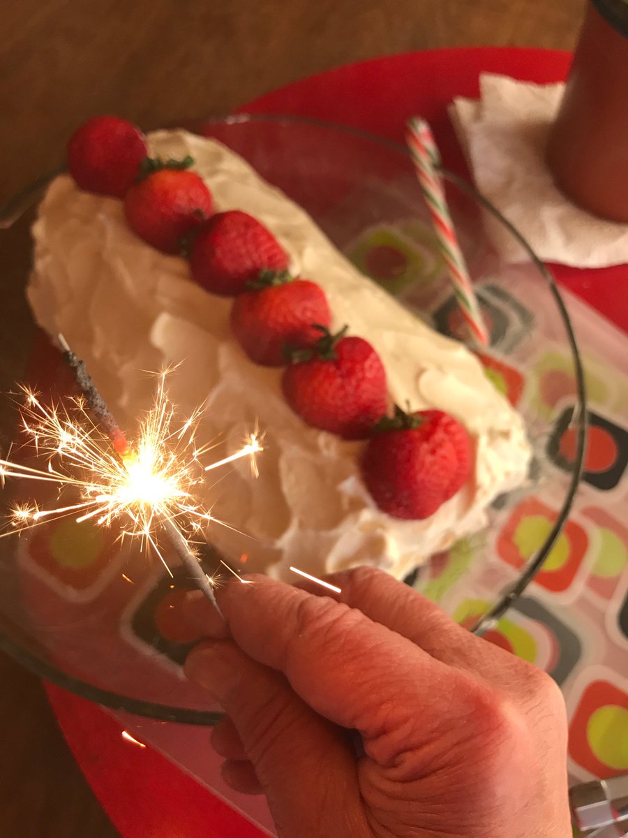 qathryn1's tweet photo. #happyBirthday https://t.co/sVscQVWsPQ