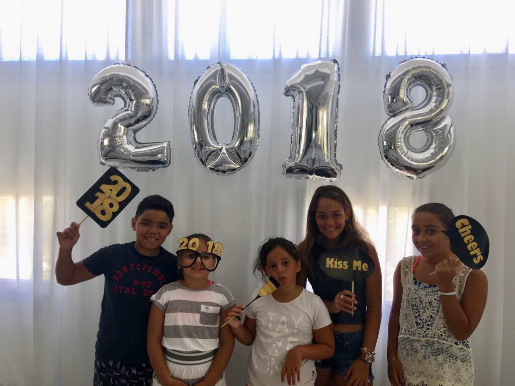 #En2018 queremos Paz, Amor y Felicidad !  Santi, Delfi, Rochi, Juani y Mili.
 <a href="/NosVemosA24/">Nos Vemos A24</a>
