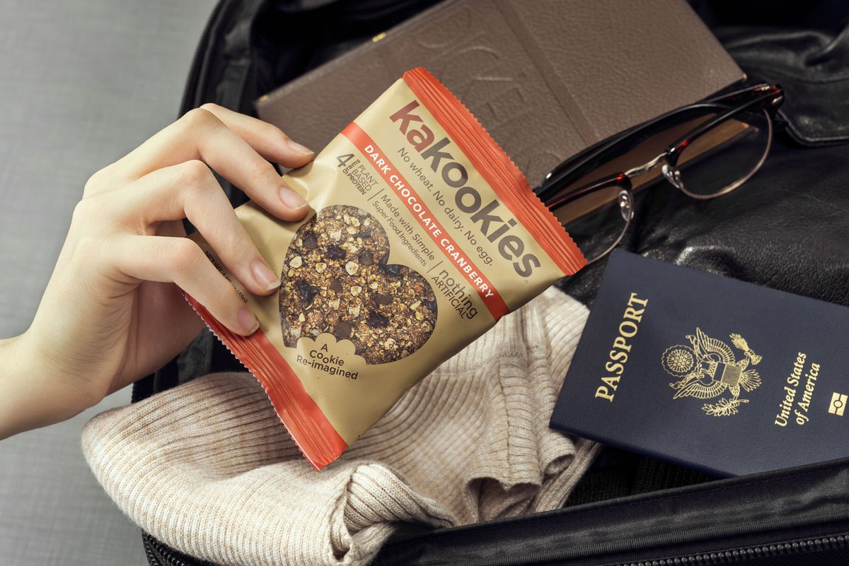 Kakookies's tweet photo. New Year. New You. New Look for Us!
Our new packaging:
✔️Highlights our #superfood ingredients & nutrition facts
✔️Same great recipe & taste, but extends the soft-baked texture longer
✔️Easier to open
#CleanEatsYummyTreats #BetterForYou #Snacks #Cookies #Vegan #GlutenFree https://t.co/VWuGePnrrK