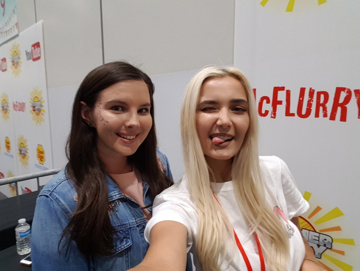 Megjadeee's tweet photo. @Roxxsaurus 💖💖 https://t.co/MDpc8VlcKU