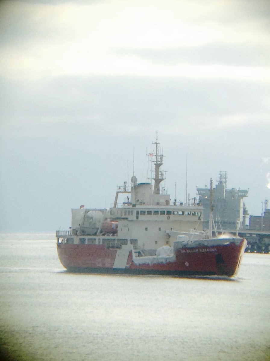 maxinewesthead's tweet photo. Welcome home to the CCG icebreaker the Sir William Edmunston! #lookscold #halifaxharbour @DFO_MAR https://t.co/hQ7rdFOKpw
