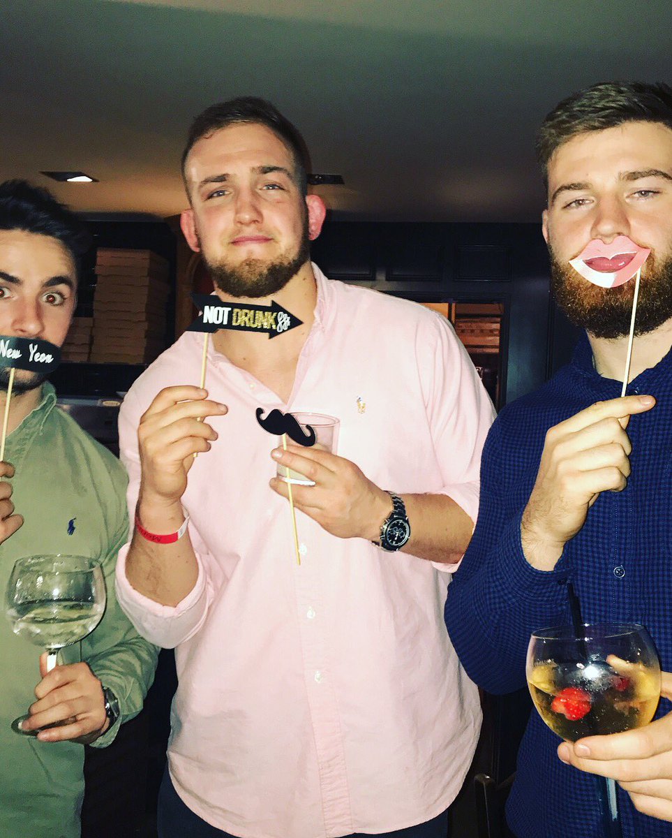 EmilyJones_3's tweet photo. Seeing the New Year in with the besties 💥 #2018hello @CarysPhillips2 https://t.co/HImSx1qcfr
