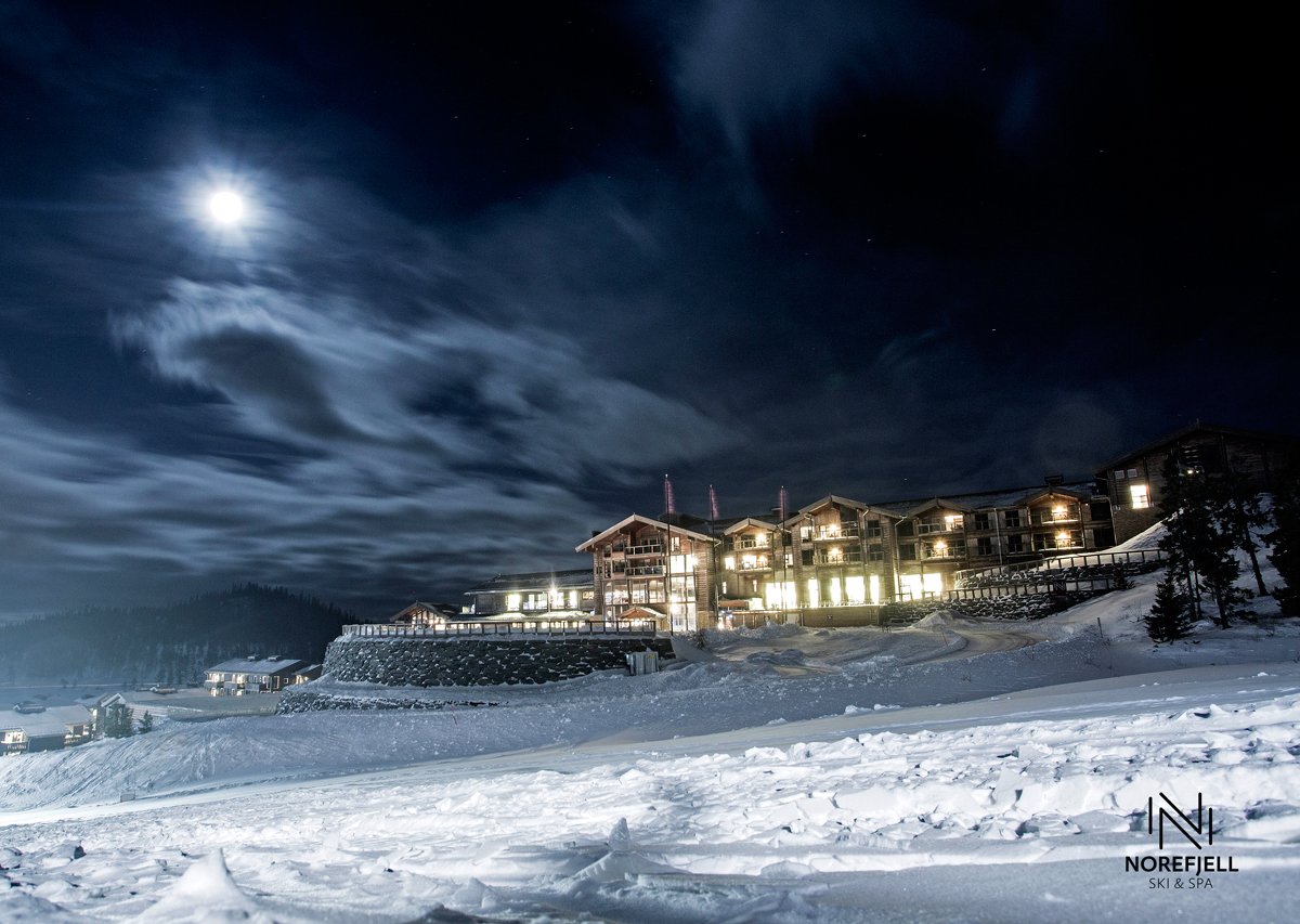 -"Vi forlater 2017 og gleder oss til nye muligheter i 2018". Les Hotelldirektør Mikael Eliassen sitt blogginnlegg her: norefjellskiogspa.no/blogg/godtnytt…