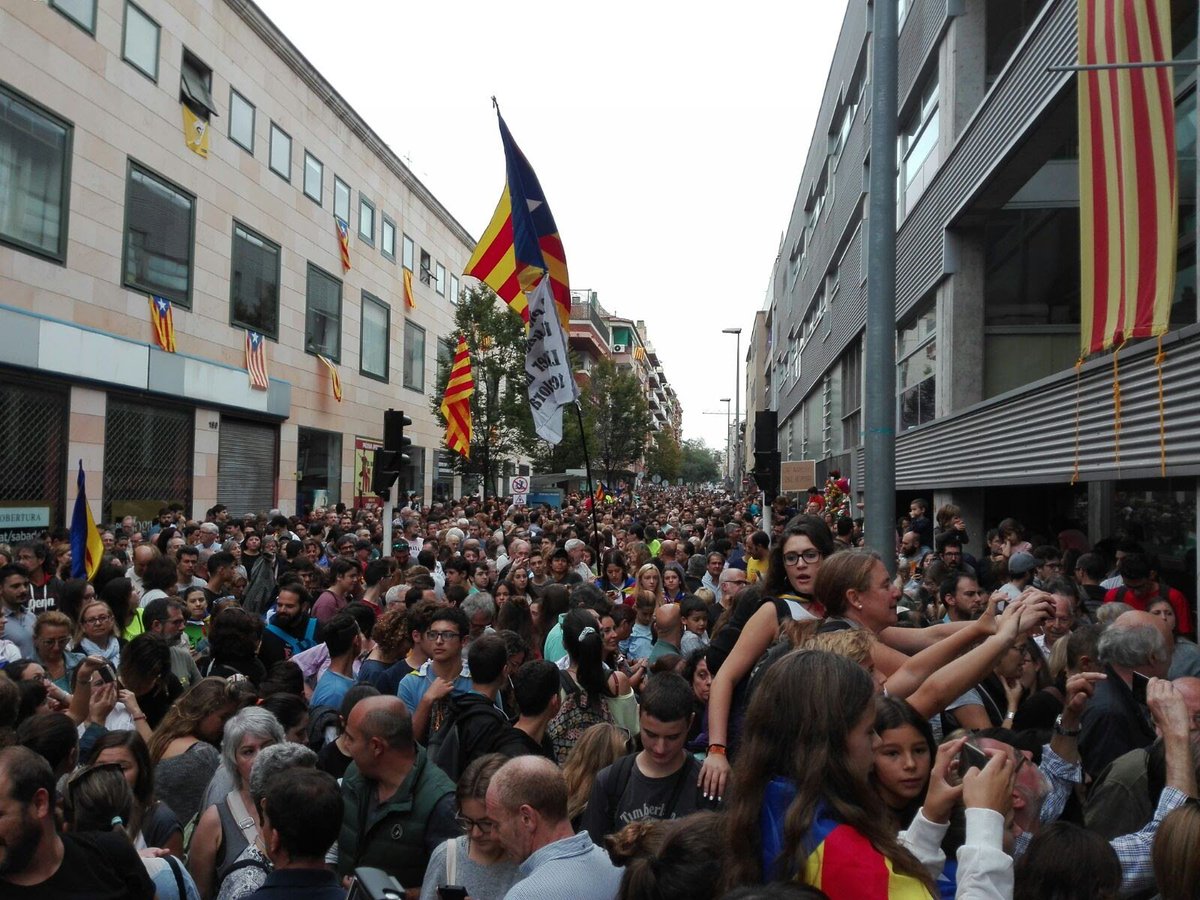 SBDxI's tweet photo. Avui fa 3 mesos vam celebrar el nostre #reforef, aquell que deien que ni faríem.
Van intentar reprimir-nos, humiliar-nos,... Però ens han fet més forts, han aconseguit que el poble estigui més organitzat i unit per la #ORepublicaORepublica
#DiguemPROU #EndavantRepública https://t.co/t0iBbXTSE4