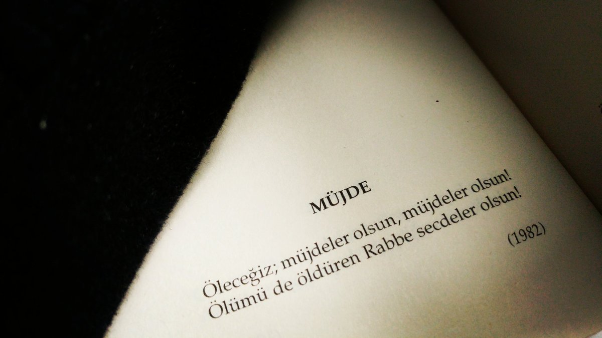 1001kelime's tweet image. Müjde

Öleceğiz; müjdeler olsun, müjdeler 
olsun!
Ölümü de öldüren Rabbe secdeler olsun!

--------------------------------
#üstat #NecipFazıl #nfk #çile #müjde #öleceğiz #2018emesaj #kitapalintisi #kitap #alinti #şiir