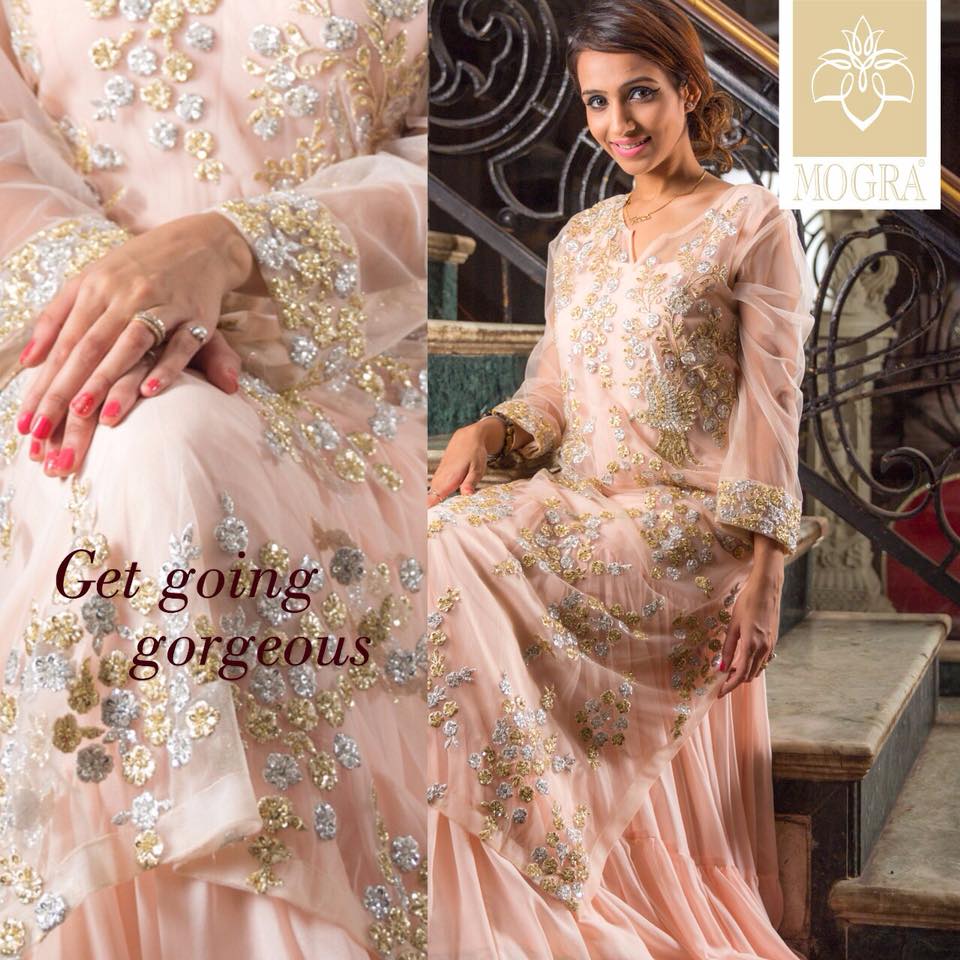 mogra_mumbai's tweet image. @Mogra_India magical rose pink outfit done up with heavy handwork is a swanky look to carry anywhere.
#pinkoutfit #trendyoutfit #2017collection #handwork #musthave #weddingcollection