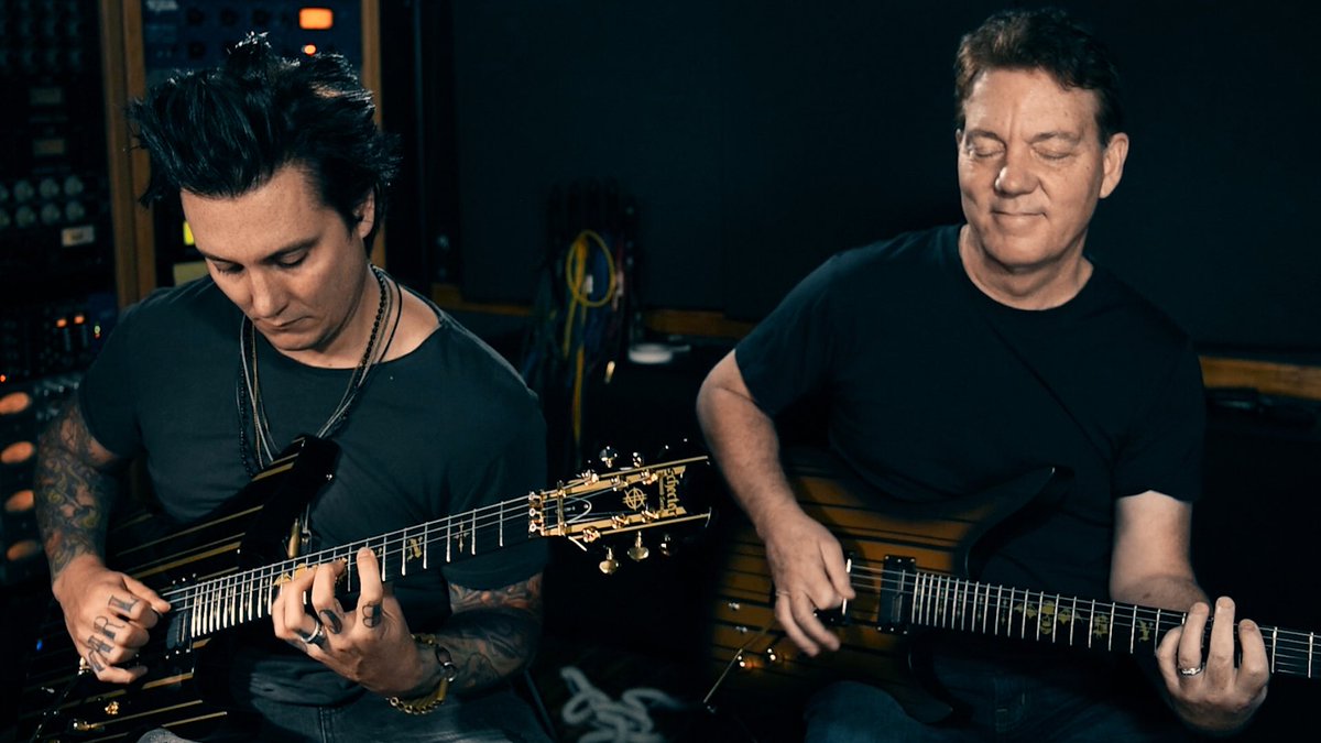 SynysterGates's tweet photo. Happy New Year everyone! If you are in need of a New Years resolution you’re in luck. The Synyster Gates School will be open to the public Jan. 4th! Sign up now to get a head start on a few lessons and tips. Let’s start playing a lot more guitar this year! https://t.co/rT1JfpUMEl https://t.co/CTdzmxvW83